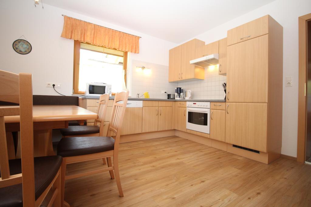 Haus Peter Schiestl Apartment Zell am Ziller Ruang foto