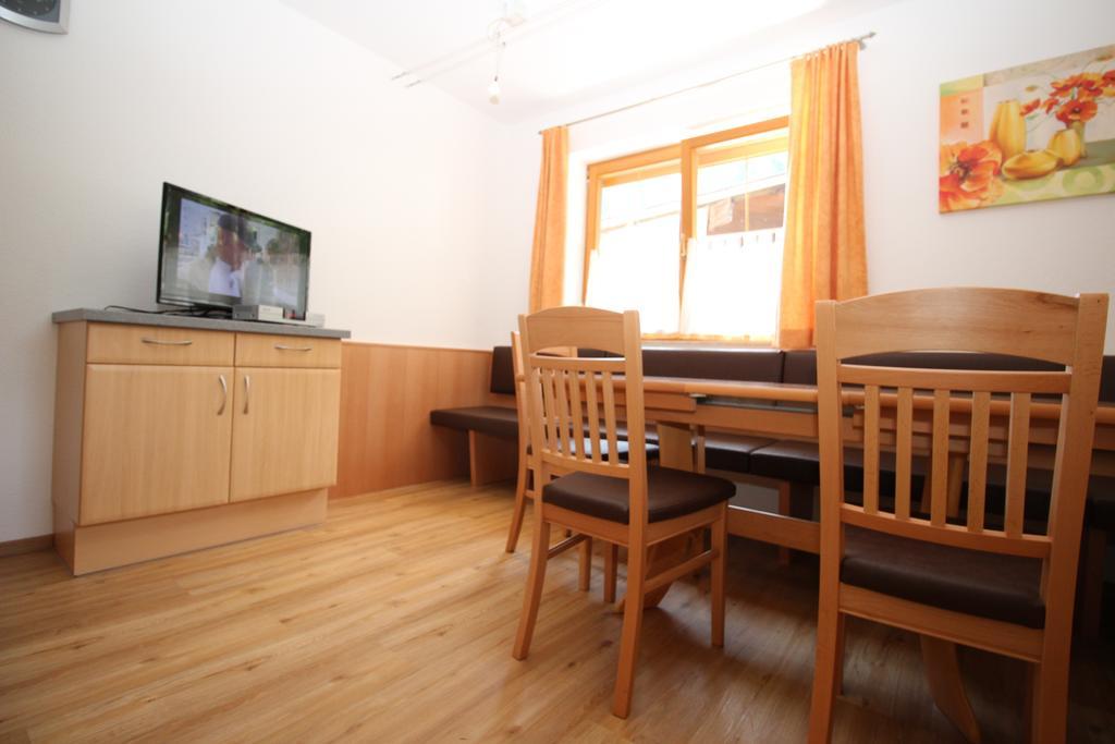 Haus Peter Schiestl Apartment Zell am Ziller Ruang foto