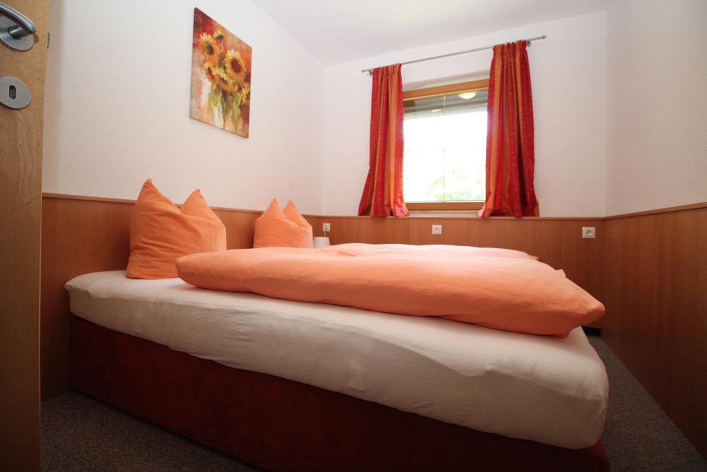 Haus Peter Schiestl Apartment Zell am Ziller Ruang foto