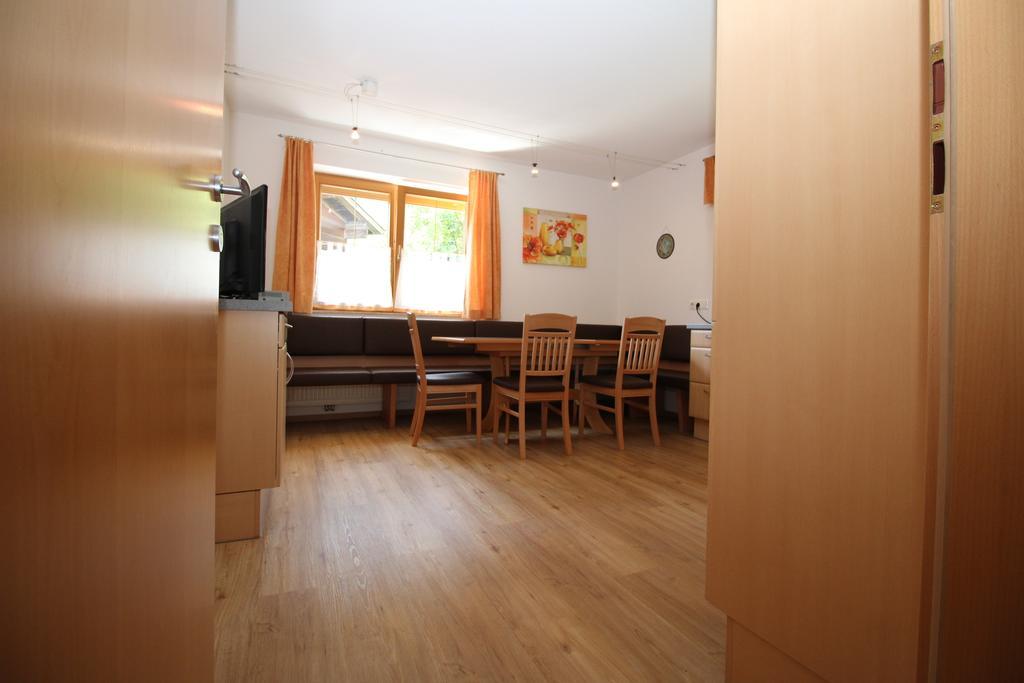 Haus Peter Schiestl Apartment Zell am Ziller Ruang foto